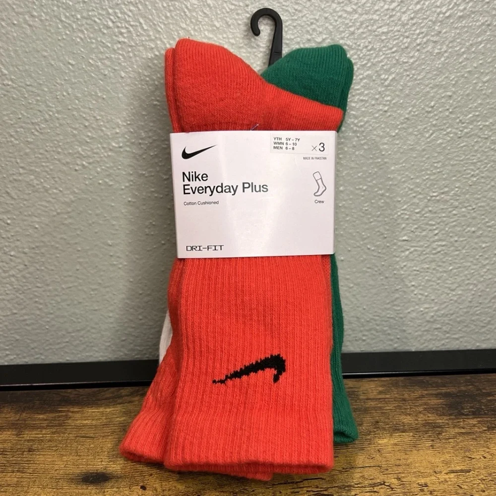 Nike Everyday Plus Dri Multicolor Crew Socks 3 Pair Size Women 6-10 Men 6-8 NWT - Picture 1 of 5
